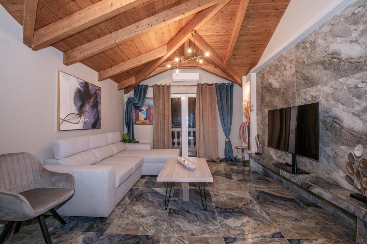 Casa Di Voz Shared Villa Studios With Free Gym Services By 