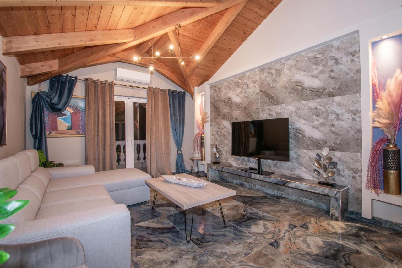 Casa Di Voz Shared Villa Studios With Free Gym Services By 