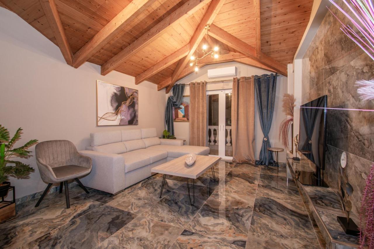Casa Di Voz Shared Villa Studios With Free Gym Services By 